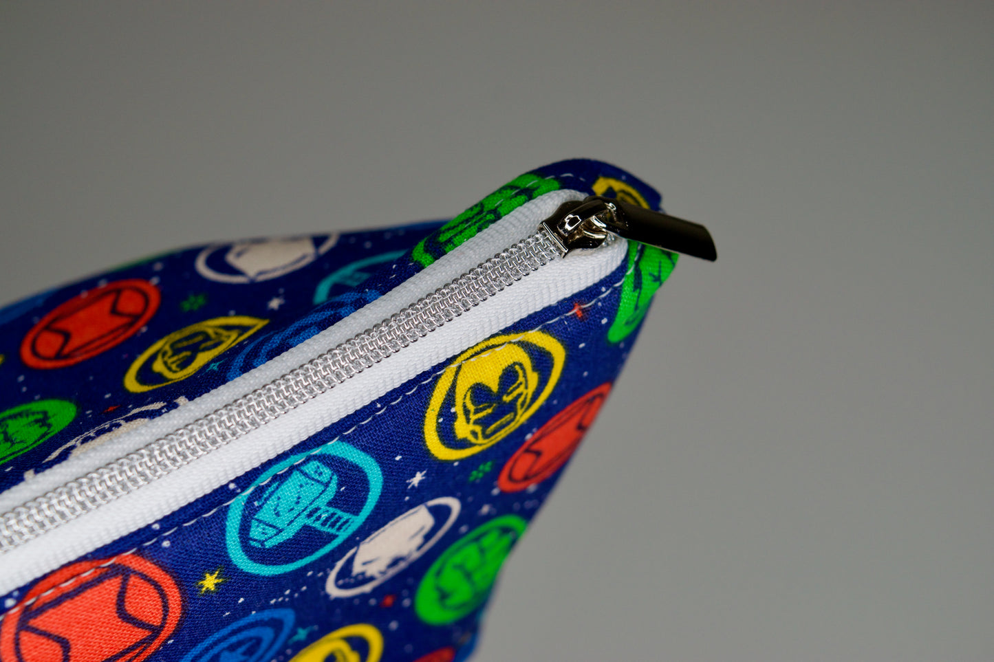 Marvel / Gray and White Stripes Small Zipper Pouch