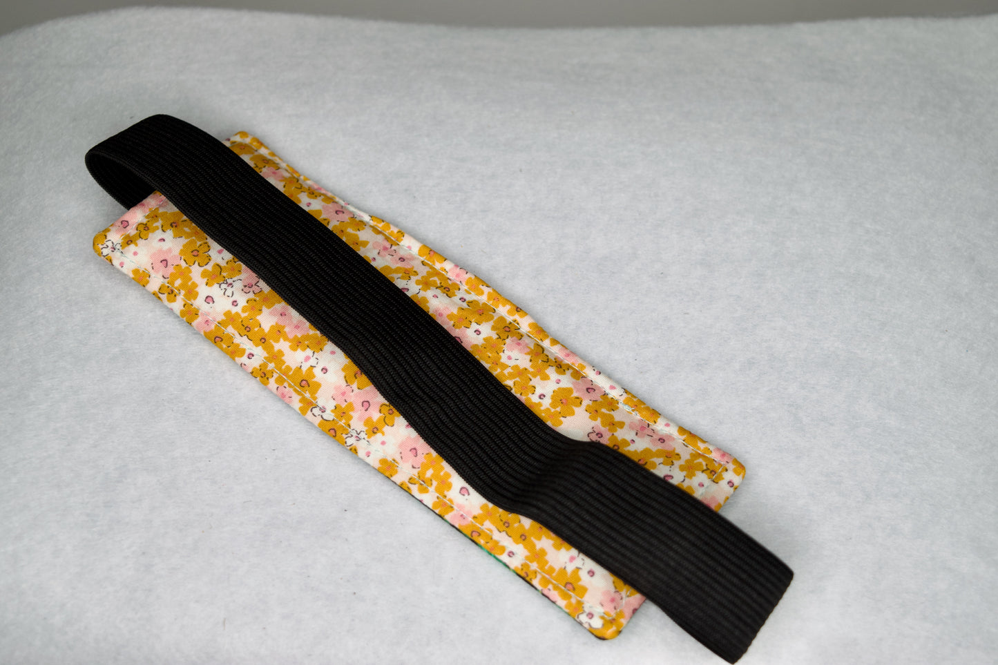 Gold Flowers / Flowers and Vines Elastic Bookmark