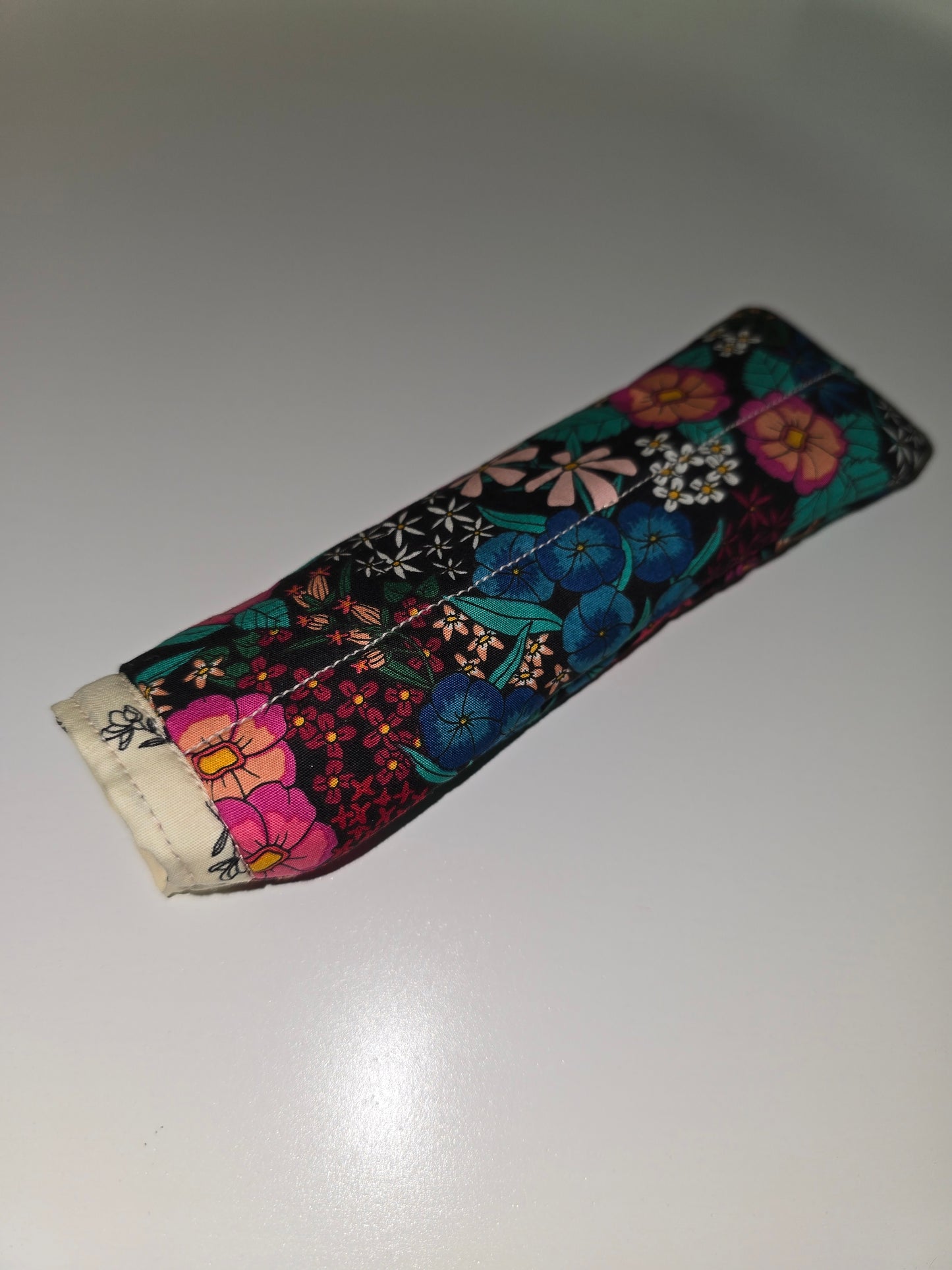 Wild Flowers / BW Flowers Skillet Handle Holder