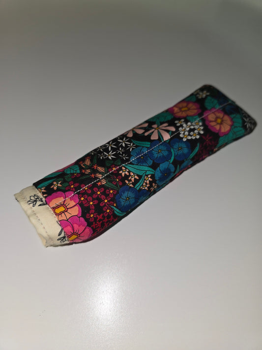 Wild Flowers / BW Flowers Skillet Handle Holder