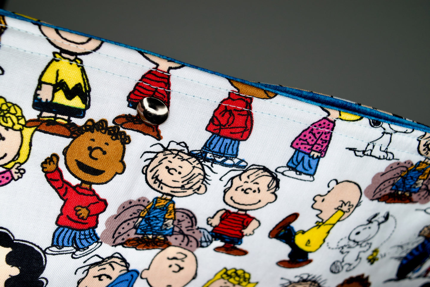 Peanuts / Blue Large Snap Pouch