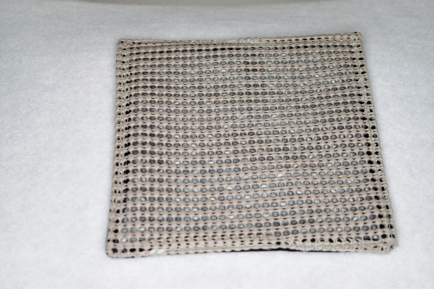 Black and Gray Circles Lid Gripper
