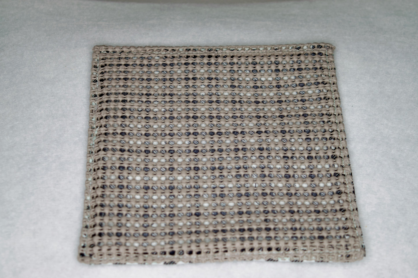 Black Plaid Lid Gripper