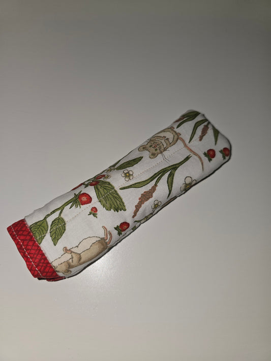 Mice / Red Lattice Skillet Handle Holder