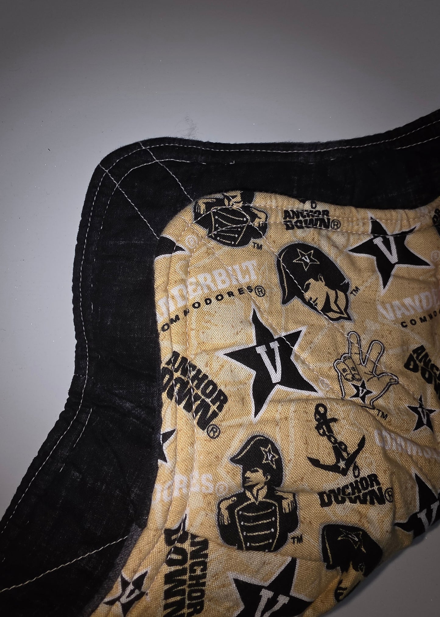 Vanderbilt/ Black Medium Bowl Cozy